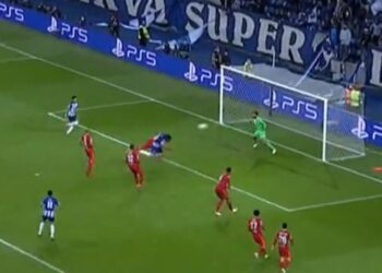 Michael Owen critique le remplaçant de Liverpool pour une erreur défensive