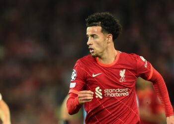 Lijnders révèle que Curtis Jones débutera pour Liverpool v Norwich