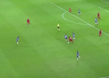(Vidéo) La starlette de Liverpool Curtis Jones écorche trois joueurs de Porto avec deux touches