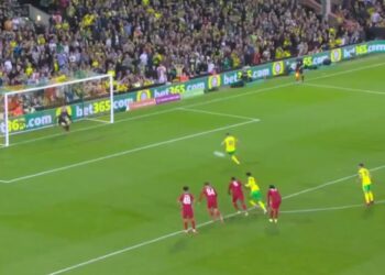 (Vidéo) Le gardien de Liverpool Caoimhin Kelleher nie le penalty de Norwich City