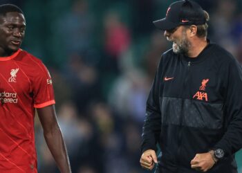 Klopp pourrait risquer de perturber une star de Liverpool s’il ne repose pas Van Dijk, suggère un expert en blessures