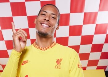 ‘Boss’ – Certains fans de Liverpool donnent leur verdict sur la révélation d’un kit qui divise