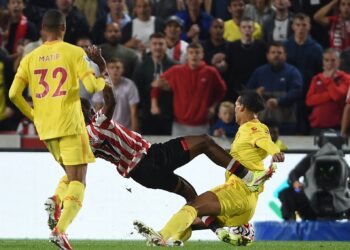 Les fans d’Arsenal scandalisés par le manque de critiques pour Van Dijk