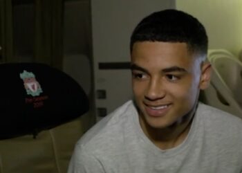 Un jeune de 19 ans fait allusion à la raison possible de la sortie de Liverpool après le transfert de 2020