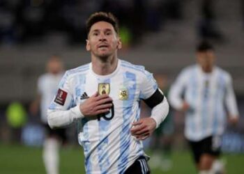 Messi surpasse le record de buts masculins sud-américains de Pelé avec un triplé en Bolivie