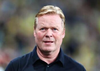 « Dans ce pays, on vous renvoie pour rien !  – Le patron de Barcelone, Koeman, fait exploser l’arbitre après avoir reçu un carton rouge lors du tirage au sort de Cadix