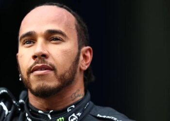 F1 Lewis Hamilton rencontre un fan de 105 ans.  Vidéo