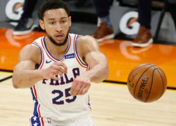 NBA, Simmons suspendu de Philadelphie