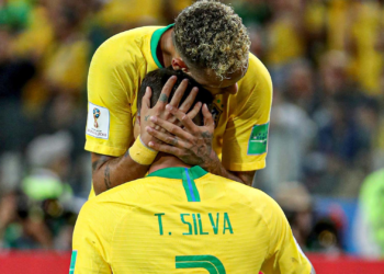 Silva envoie un soutien émotionnel à Neymar alors que son coéquipier brésilien admet une lutte contre la santé mentale
