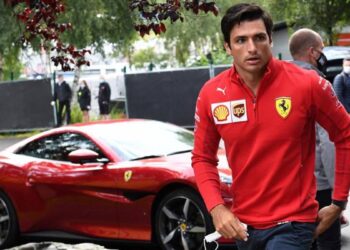 F1 Carlos Sainz et Ferrari : « J’ai signé à 8 ans en pyjama ! 2022 peut être la première chance »