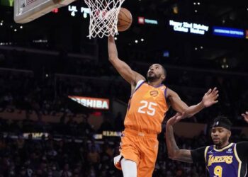 Nba : KO des Lakers à domicile avec Phoenix.  Brawl Howard-Davis sur le banc