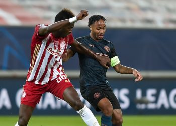 Liverpool mène la course Cissé ;  partage une loge avec Mane