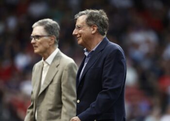 L’ancien homme de Liverpool, Collymore, licencie le FSG contre Salah