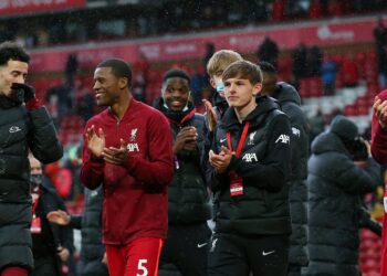 Liverpool « regardait » sur un joueur de 20 ans pour résoudre le problème de Wijnaldum, suggère l’ancienne star des Reds