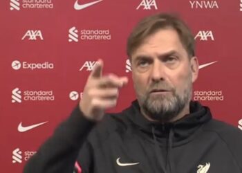 Klopp vise les corps des footballeurs après la blessure de Jones