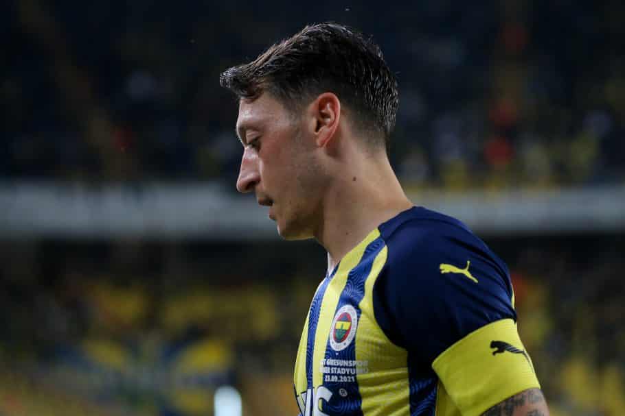 Mesut Ozil répond publiquement à l'exclusion de Fenerbahçe