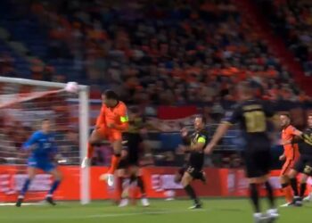 (Vidéo) Van Dijk marque de la tête pour les Pays-Bas