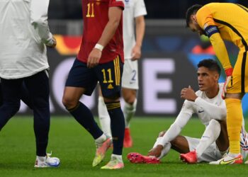 Manchester United pourrait être sans Varane pour le match nul contre Liverpool