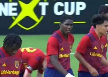 Axel Kei, 13 ans, entre dans l’histoire aux États-Unis en devenant le plus jeune joueur professionnel de l’histoire