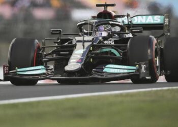 GP de Turquie, Hamilton vole en FP1.  Verstappen dans la foulée, puis Leclerc