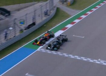 F1 Verstappen attaque Hamilton : « Idiot stupide » et fait le majeur