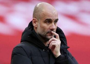 « Il met sa femme sur le canapé comme si elle était une joueuse ! »  – Le patron de Man City, Guardiola, n’est jamais détendu, dit Danilo