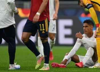 Raphael Varane de Man United blessé pour la France mais pourrait revenir la semaine prochaine – Man United News And Transfer News