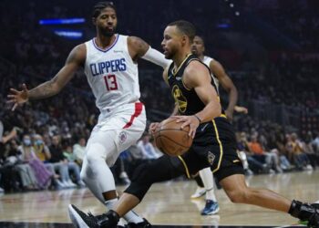 NBA, Los Angeles Clippers-Golden State Warriors 90-105, Curry 33 points