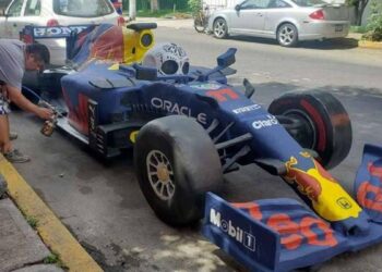 F1 GP Mexico, la Red Bull RB16B de Sergio Perez devient une piñata