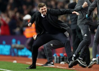 Gerrard célibataire Young pour des éloges après une intro qui a changé la donne contre Brighton