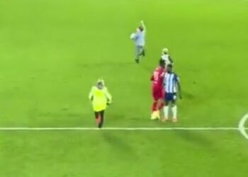 Regardez sous un nouvel angle les envahisseurs de Porto qui ont volé le ballon du match