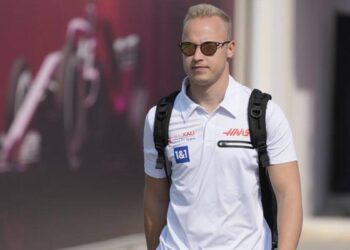 F1 Mazepin : « Pas privilégiés, les miens étaient pauvres ».  Mais papa lui donne un nouveau cadre