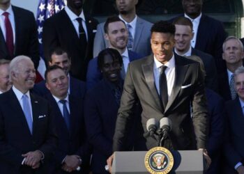 Nba, Milwaukee Bucks à la Maison Blanche : Giannis s’entretient avec le président Biden