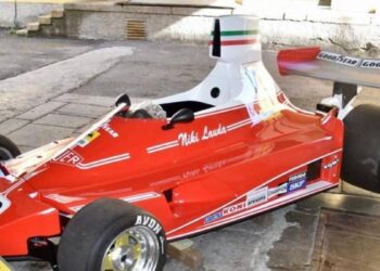 Ferrari F1 de Niki Lauda, ​​une réplique saisie à Côme : elle se dirigeait vers la Suisse