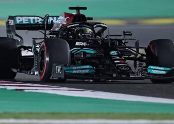 F1 Qatar, pole Hamilton !  Battez Verstappen et Bottas.  Ferrari : Sainz est 7e