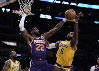 Résultats Nba : LeBron se blesse, Melo expulsé : trop de Suns pour les Lakers