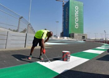 F1, la piste de Djeddah, en Arabie : beaucoup de virages mais très rapide.  La moyenne est de 250 km/h