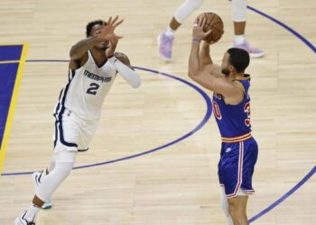 Nba, Lakers, s’échappant de San Antonio.  Curry, un autre 46 avec 8 triples