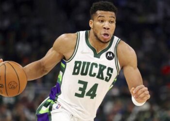 Nba Natale, Milwaukee Bucks-Boston Celtics 117-113 : Giannis 36 points
