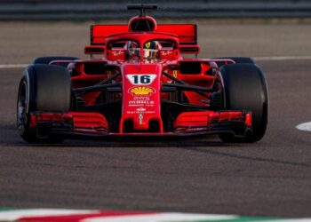 F1, Ferrari réchauffe les fans dans le froid de Fiorano.  Premiers tours de piste 2022 pour Sainz et Leclerc