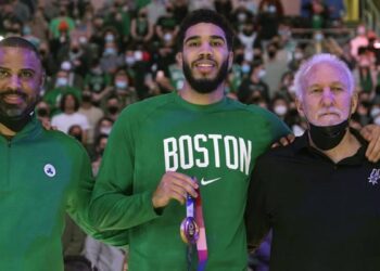 Popovich, 2000 courses à la barre des Spurs avec une victoire à Boston