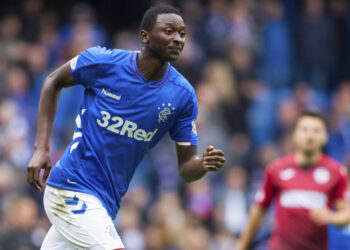 Augustine Eguavoen défend Umar Sadiq au milieu des critiques