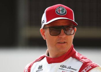 Kimi Raikkonen s’en prend à la F1 : « Un monde faux ruiné par l’argent et la politique »