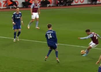 (Vidéo) Coutinho marque et passe deux passes décisives en première mi-temps pour Villa