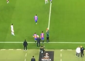 L’ailier de la Liga hué par ses propres fans ;  pourrait ouvrir la porte à une sortie de transfert gratuite alors que les liens avec Liverpool persistent