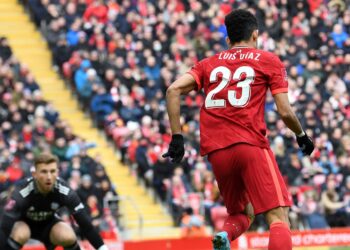 « Ils vont profiter de lui » – L’ancien as colombien du PL pèse sur la compétition de Diaz avec Salah, Mane et Firmino