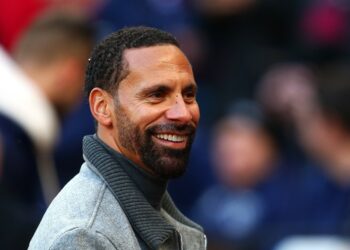 Rio Ferdinand affirme que le défenseur de Liverpool « grandit » sous la pression