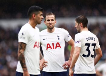 Les fans des Spurs déplorent l’absence de deux joueurs alors que les espoirs du top 4 sont ébranlés par les Wolves
