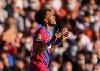 Aubameyang rejoint un club exclusif de 4 joueurs après son premier but à Barcelone