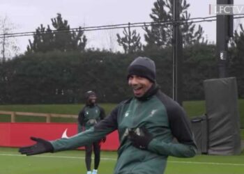 (Vidéo) Regardez la sale noix de muscade de Matip sur Tsimikas